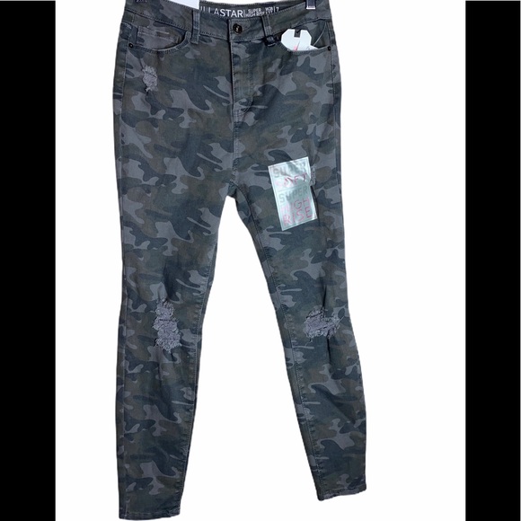 🔥Vanilla Star Distressed Camo Skinny Jeans - Picture 2 of 6